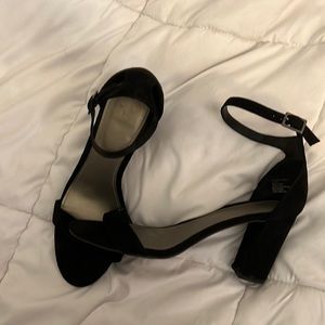Selling a pair of black heels, gently used.